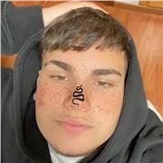 Soy un estudiante con un gran nivel de ingles que le gusta enseñar y crear un vinculo con el alumno